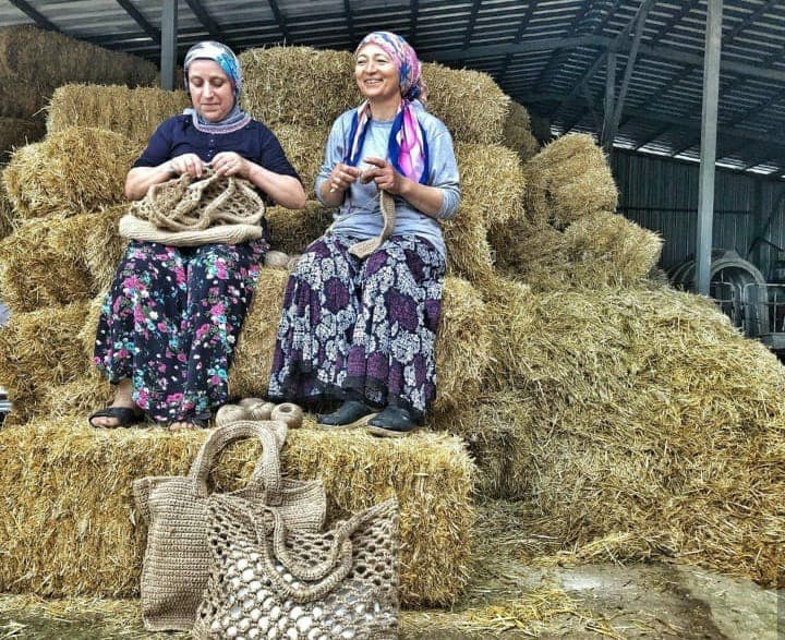 Bir Sosyal Sorumluluk Projesi. El Emeği, Göz Nuru Narunique’in Çantaları