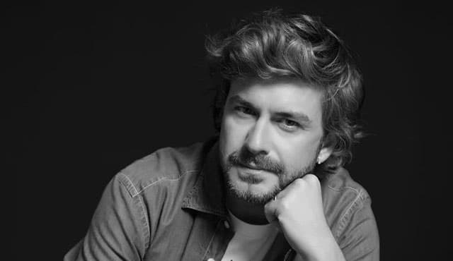 Beni Seyreden Kimse Yokmuş Gibi Dans Ederim